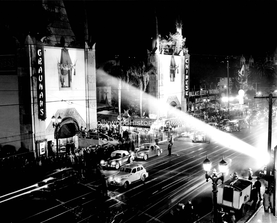 Grauman's Chinese Theater - Academy Awards 1943 WM.jpg